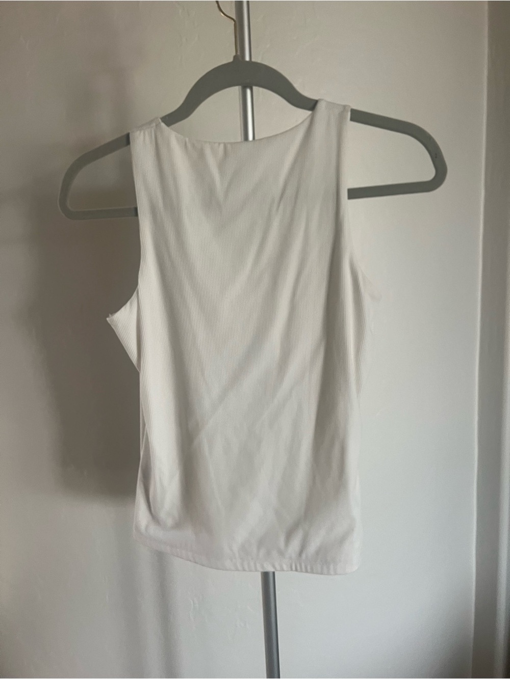 Tahari White Ribbed Sleeveless Tank Top